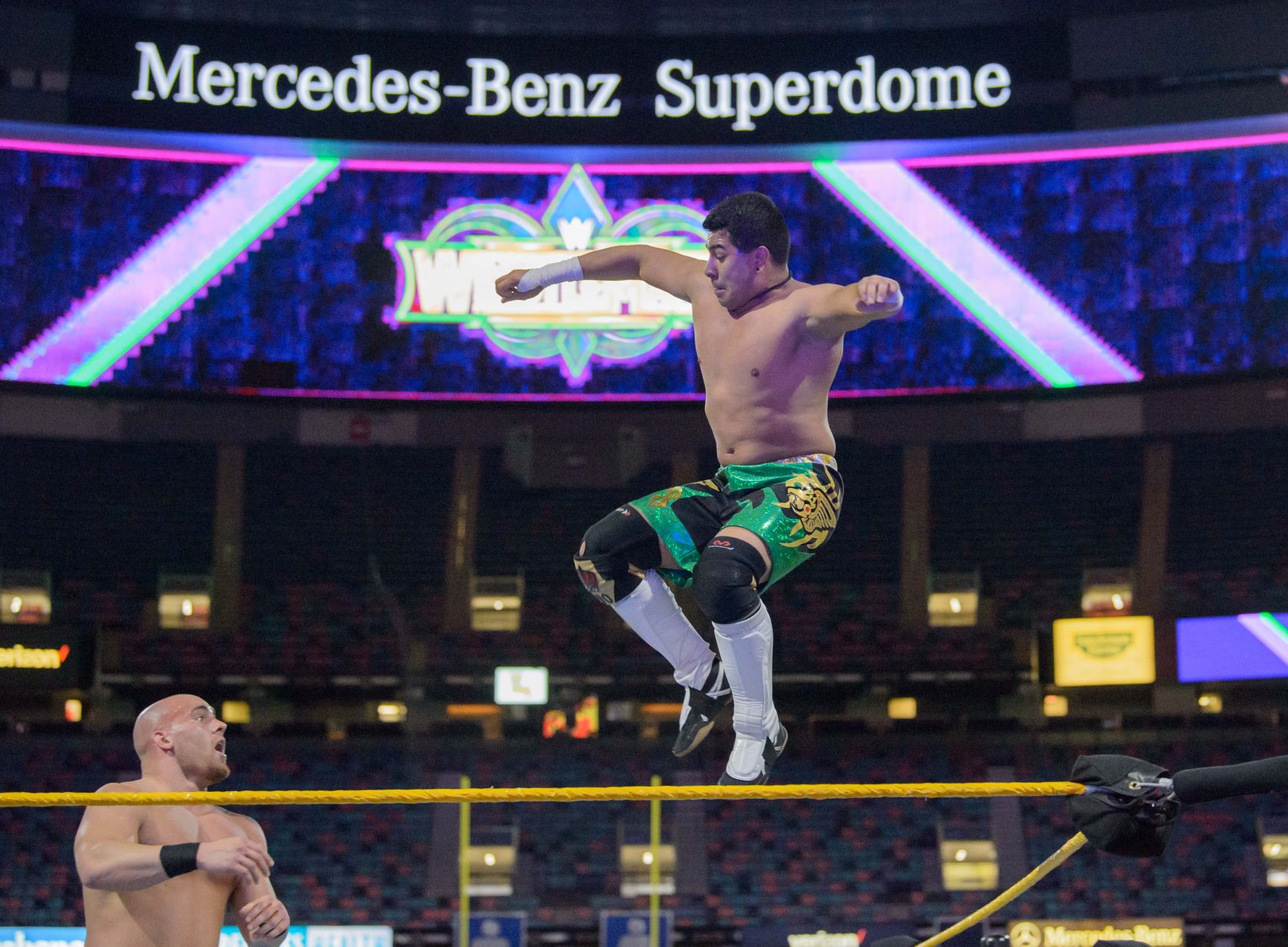 no.wrestlemaina.111717.002.JPG
